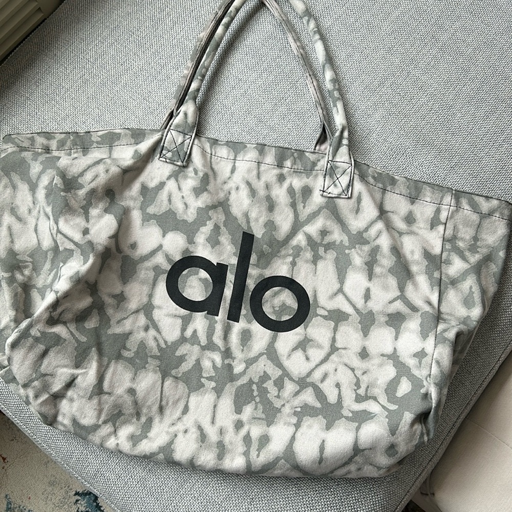 Alo yoga bag